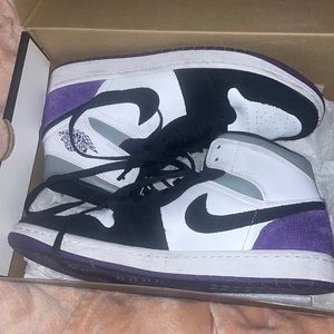 Air Jordan 1 Mid Se White/Court Purple-Black